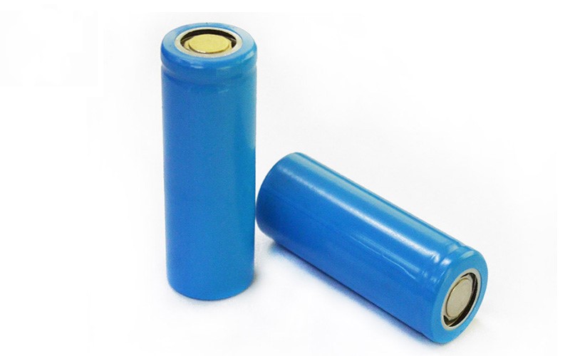 18650 cylindrical lithium cells arranged for series and parallel pack assembly